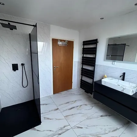 Casa de Férias Am Rhein Mit Whirlpool Und Sauna Gotterswickerhamm