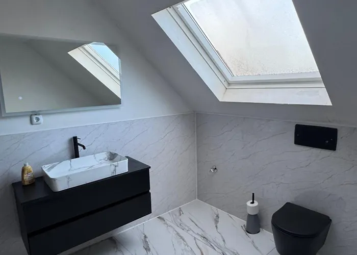 Am Rhein Mit Whirlpool Und Sauna Gotterswickerhamm